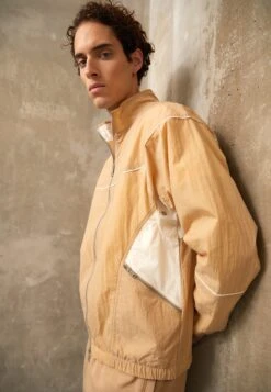 Jordan Warmup - Summer Jacket - Desert/Pale Ivory/Sail