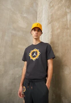 Jordan Crew - Print T-Shirt - Off Noir/White