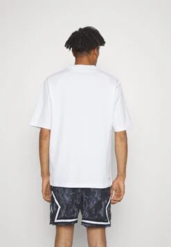 Jordan Crew - Print T-Shirt - White/Tropical Twist -Jiaxin Sport Shop 19942a3463f94fcbb5f49cd5942ef7ad