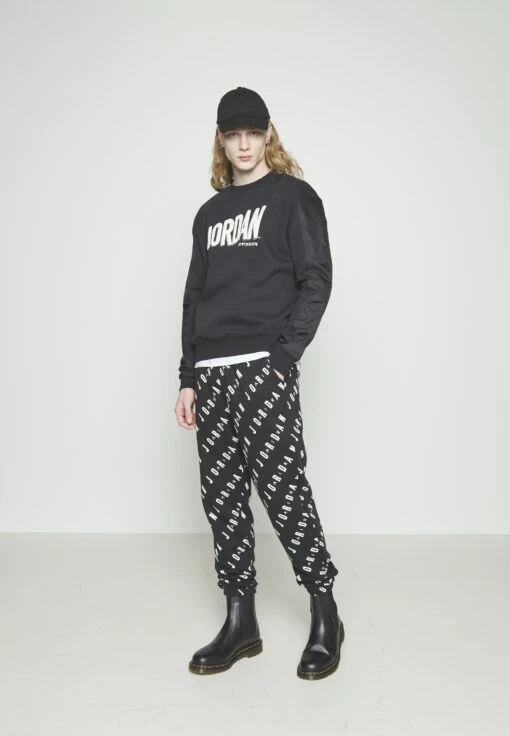 Jordan M J Ess Aop Gfx Flc- Tracksuit Bottoms - Black -Jiaxin Sport Shop 199a78cf49654acc8735694746dffef5 scaled