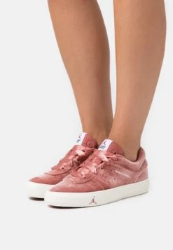 Jordan Wmns Series Es Se - Trainers - Canyon Pink/University Red/White
