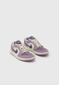 Jordan 1 International Women'S Day - Trainers - Amthyst
