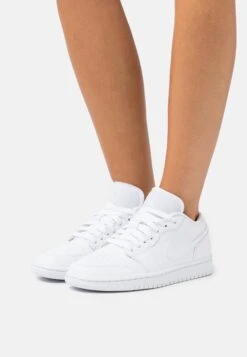Wmns Air Jordan 1 Low 365 - Trainers - White