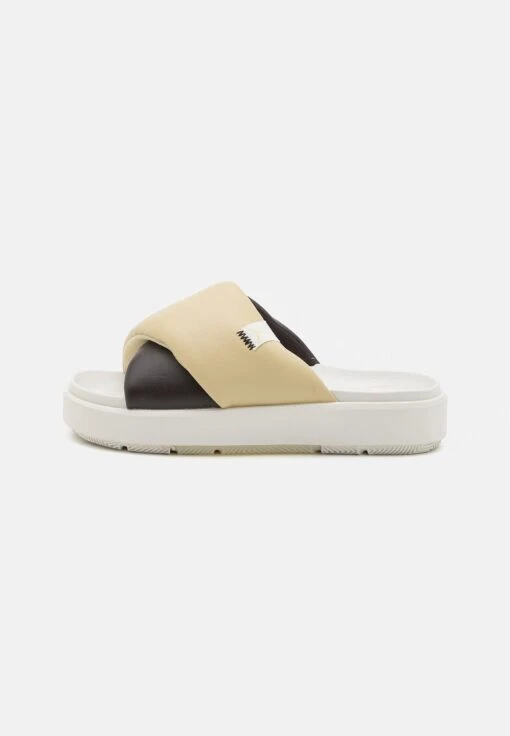 Jordan Sophia Slide - Mules - Shadow Brown/Team Gold/Sail -Jiaxin Sport Shop 3c116c2de3de4b499832bec5318eeb7b scaled