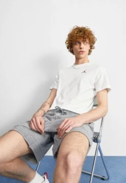 Jordan Brand Crew - Print T-Shirt - White/Light Iron Ore/Gym Red