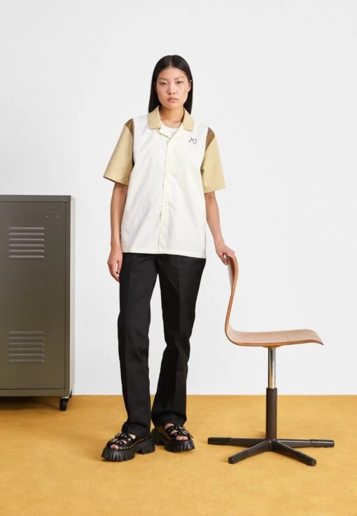 Jordan Button-Down Blouse - Sail/Team Gold/Brown Kelp -Jiaxin Sport Shop 4ce2d1b2c5be4bcb9935e54cb8ce774a scaled