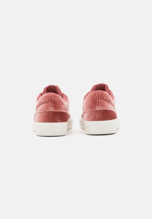Jordan Wmns Series Es Se - Trainers - Canyon Pink/University Red/White -Jiaxin Sport Shop 4e792f59def048f9bd085c85036ca154 scaled