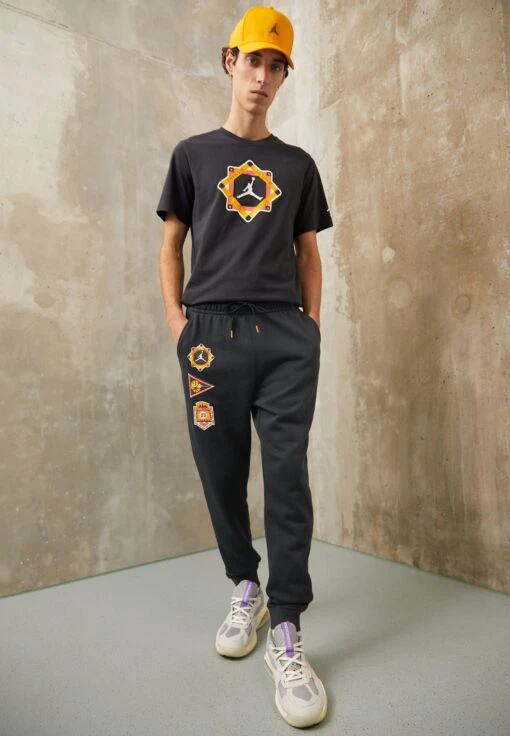 Jordan Crew - Print T-Shirt - Off Noir/White -Jiaxin Sport Shop 5350a9ee50a64b51a17e6eea3b8359ad scaled