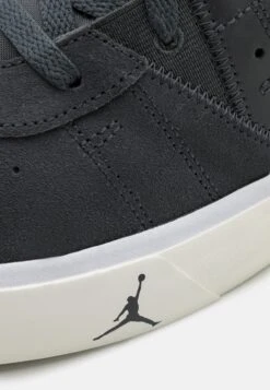 Jordan Series Es - Trainers - Anthracite/University Red/White/Sail -Jiaxin Sport Shop 6cbd2e8c28114148a82df9b41cc86945