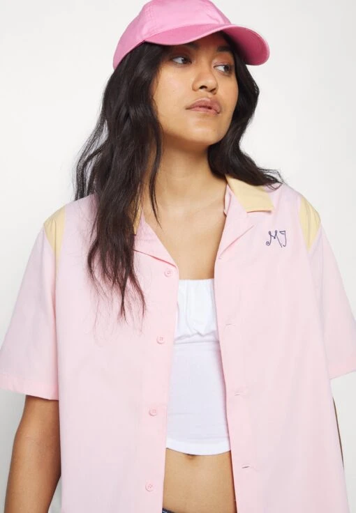 Jordan Button-Down Blouse - Atmosphere/Celestial Gold -Jiaxin Sport Shop 6e56af56e667439397ea5ed6c50b89f6 scaled
