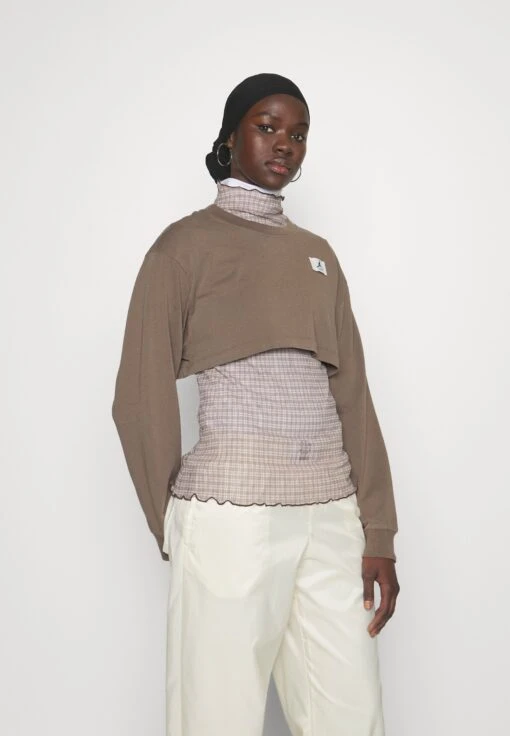 Jordan Crop Tee - Long Sleeved Top - Palomino -Jiaxin Sport Shop 70a2813c9e90407d92435b75eb494c78 scaled
