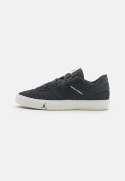 Jordan Series Es - Trainers - Anthracite/University Red/White/Sail