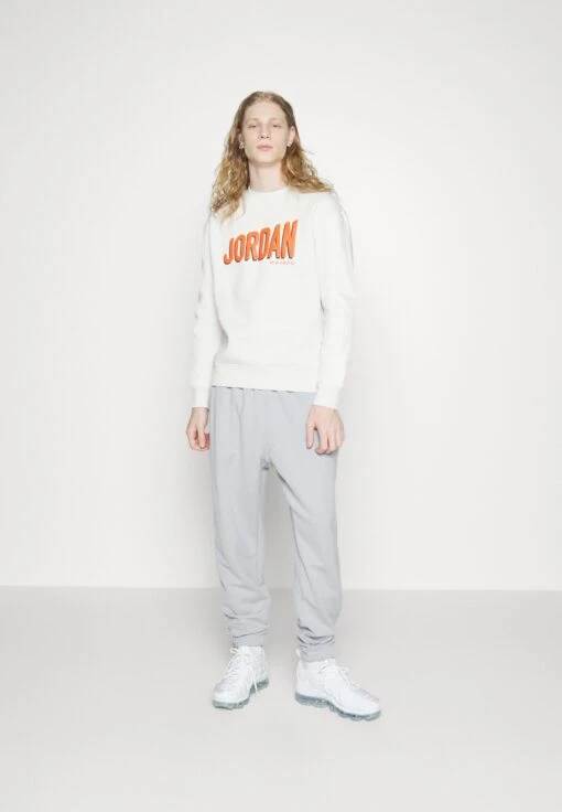 Jordan M J Flt Gfx Flc Crew - Sweatshirt - Phantom/Rush Orange/Black -Jiaxin Sport Shop 7499989b0b4c41be843e4cceb421f6a9 scaled