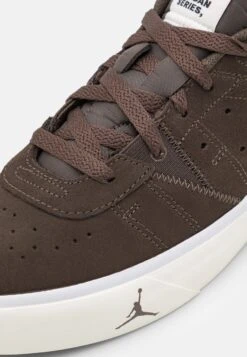 Jordan Series Es - Trainers - Dark Chocolate/Sail/University Red/White/Light Brown -Jiaxin Sport Shop 7f937909a70a4316a7aa081849594580