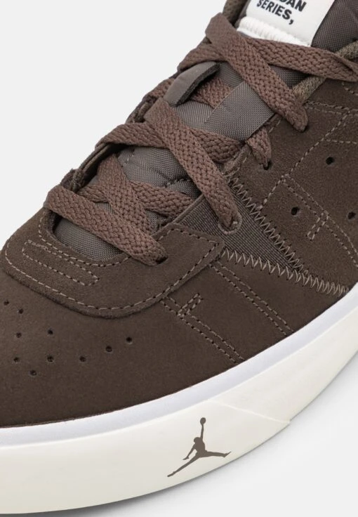 Jordan Series Es - Trainers - Dark Chocolate/Sail/University Red/White/Light Brown -Jiaxin Sport Shop 7f937909a70a4316a7aa081849594580 scaled