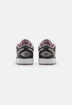 Air Jordan 1 Low Se - Trainers - Black/Iced Lilac/White -Jiaxin Sport Shop 859d62cd45be4c45ae59ec0db14296ab