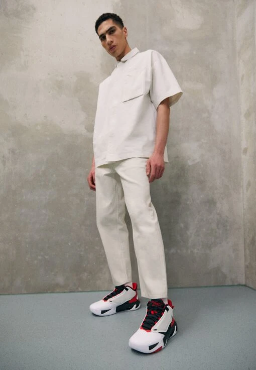 Jordan Max Aura 4 - High-Top Trainers - White/Black/University Red -Jiaxin Sport Shop 8a3f69ce85aa4aeaa9d68119da909826 scaled