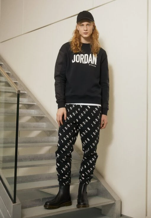 Jordan M J Flt Gfx Flc Crew - Sweatshirt - Black/Phantom/Phantom -Jiaxin Sport Shop 8b45986d92f5498d97003251fb8f38d0 scaled