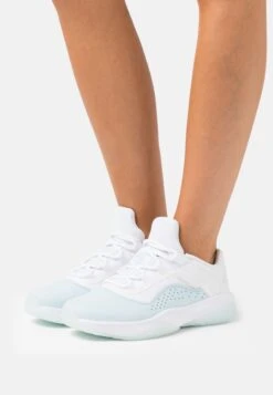 Wmns Air Jordan 11 Cmft Low - Trainers - White/Glacier Blue