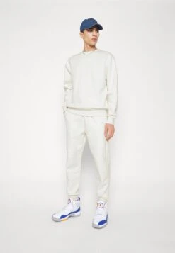Jordan Crew - Sweatshirt - Sail -Jiaxin Sport Shop a1510ff8c9eb48d89dae63bae3c0bab6