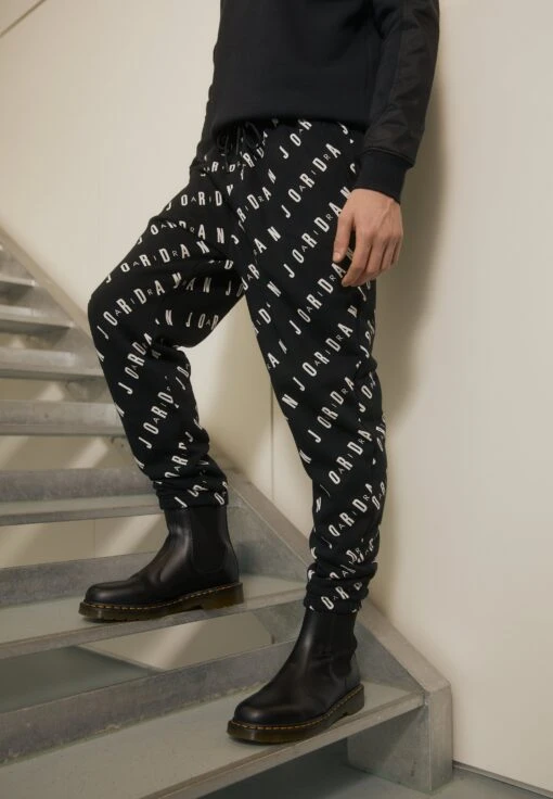 Jordan M J Ess Aop Gfx Flc- Tracksuit Bottoms - Black -Jiaxin Sport Shop a650a25ac6374478986973c81fe6d579 scaled