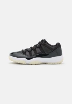 Air Jordan 11 Retro Low - Trainers - Black/Gym Red/White/Sail