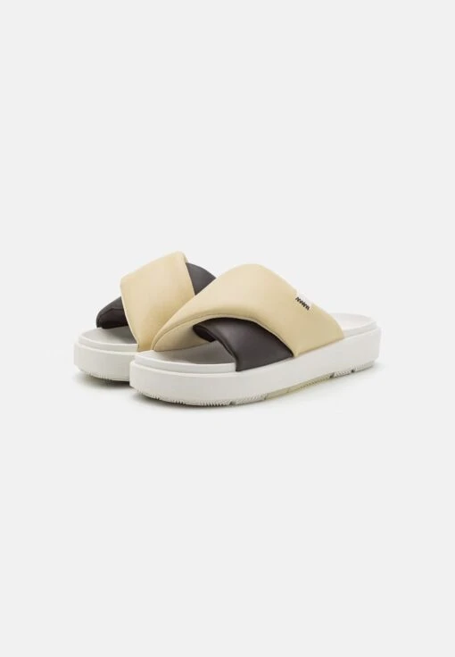 Jordan Sophia Slide - Mules - Shadow Brown/Team Gold/Sail -Jiaxin Sport Shop adce296398b2478a9819d3525a6c69b5 scaled