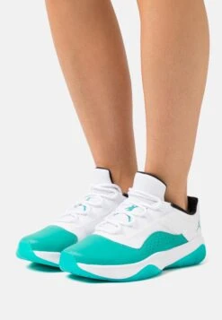 Wmns Air Jordan 11 Cmft Low - Trainers - White/Black/New Emerald
