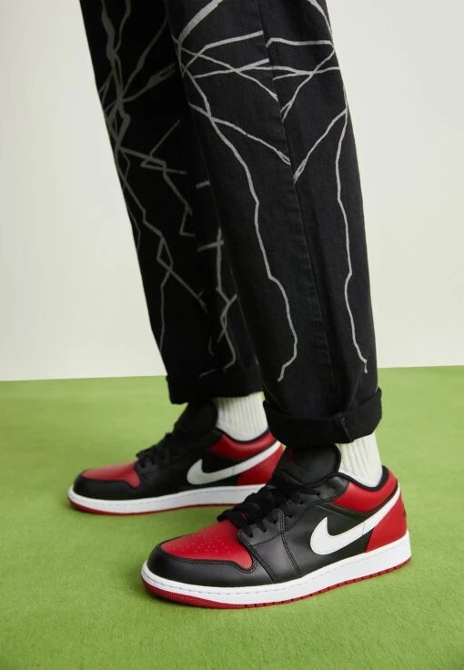 Air Jordan 1 - Trainers - Black/Red/White -Jiaxin Sport Shop bcc259185a264fe9bb4cdf236466133d scaled