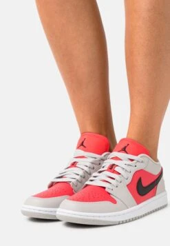 Air Jordan 1- Trainers - Light Iron Ore/Black/Siren Red