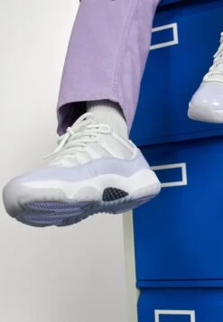 Jordan Air 11 Retro - Trainers - White/Pure Violet -Jiaxin Sport Shop c082f3f161564c328465c760f733f04a