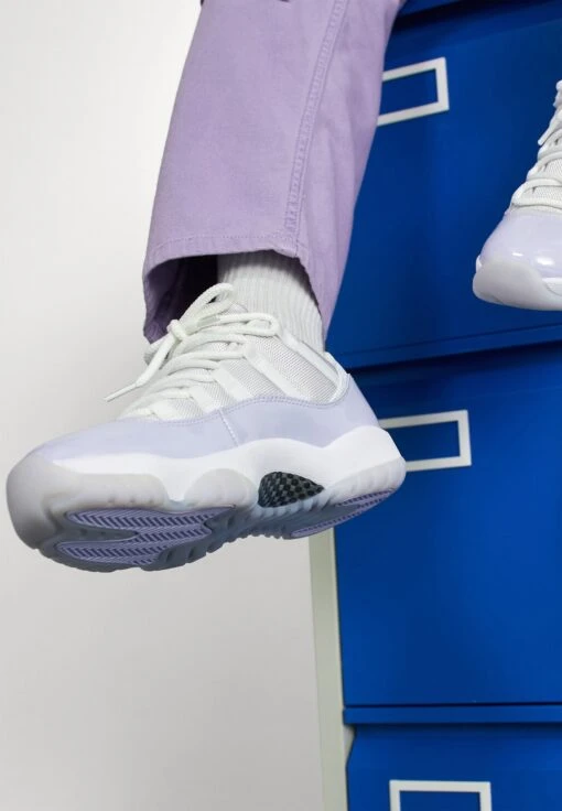 Jordan Air 11 Retro - Trainers - White/Pure Violet -Jiaxin Sport Shop c082f3f161564c328465c760f733f04a scaled