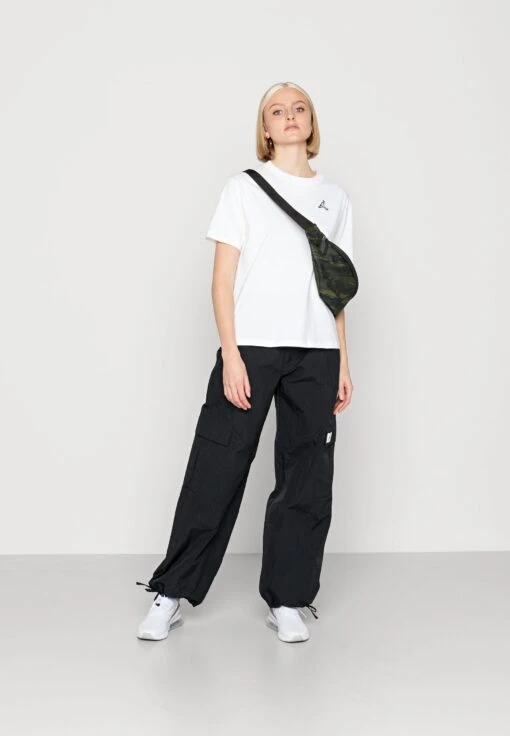 Jordan Essen Tee Core - Basic T-Shirt - White -Jiaxin Sport Shop c35299fb1f764572961869bcdacb5c5d scaled