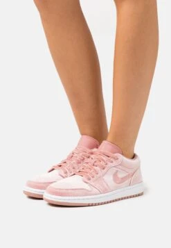 Wmns Air Jordan 1 Low Se Edge - Trainers