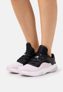 Wmns Air Jordan 11 Cmft Low - Trainers - Black/Iced Lilac/White