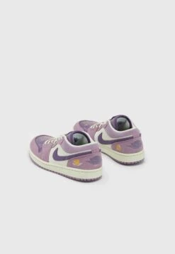 Jordan 1 International Women'S Day - Trainers - Amthyst -Jiaxin Sport Shop cbd9d61816b54bf6b8f85fff84edbd4f
