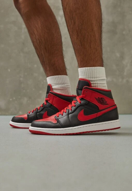 Air Jordan 1 - High-Top Trainers - Black/Fire Red/White -Jiaxin Sport Shop d4480b4ca84540a2be235e6f4f6fe1cb scaled
