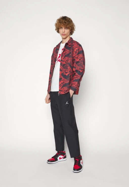 Jordan Crop Pant - Tracksuit Bottoms - Black/White -Jiaxin Sport Shop e133a0e618664b7889733bf6114794fc scaled
