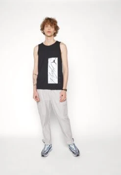 Jordan Ess Tank - Top - Black/White -Jiaxin Sport Shop e86dfa95e8554bd3b1af2995ae416838