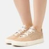 Wmns Jordan Series Es - Trainers - Desert/Coconut Milk