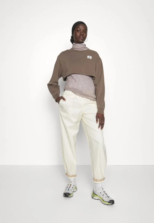 Jordan Crop Tee - Long Sleeved Top - Palomino -Jiaxin Sport Shop ee580f31418d4e88b893e53eb456cc24 scaled