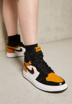 Wmns Air Jordan 1 Acclimate - High-Top Trainers